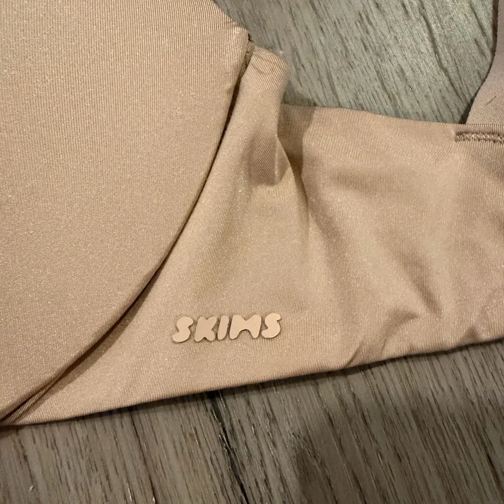 Skims Wireless Form Push Up Plunge Bra - Clay - Picture 3 of 7